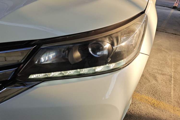 Used Honda Accord 2014 2.0L EX Luxury Edition Left Front Headlight