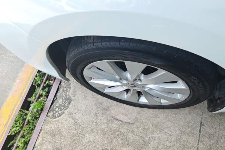 Used Honda Accord 2014 2.4L LX Comfort Edition Left Front Wheel Hub