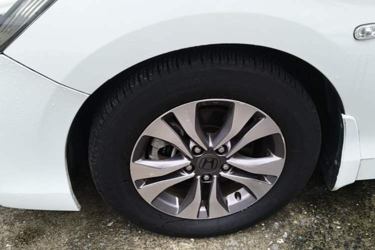 Used Honda Accord 2014 2.0L LX Comfort Edition Left Front Wheel Hub