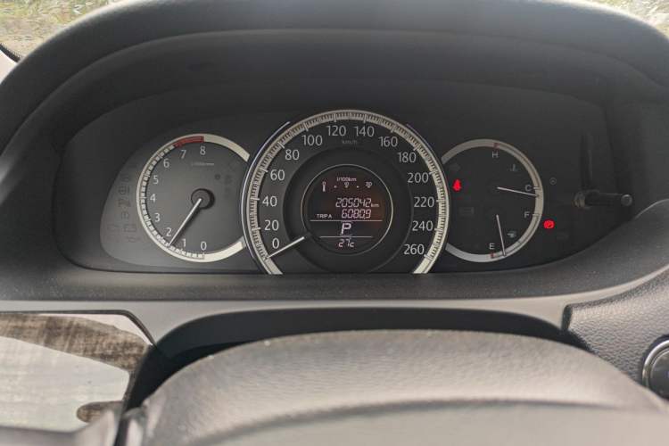 Used Honda Accord 2014 2.4L LX Comfort Edition Odometer Close Up