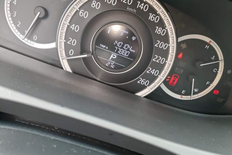 Used Honda Accord 2014 2.0L LX Comfort Edition Odometer Close Up