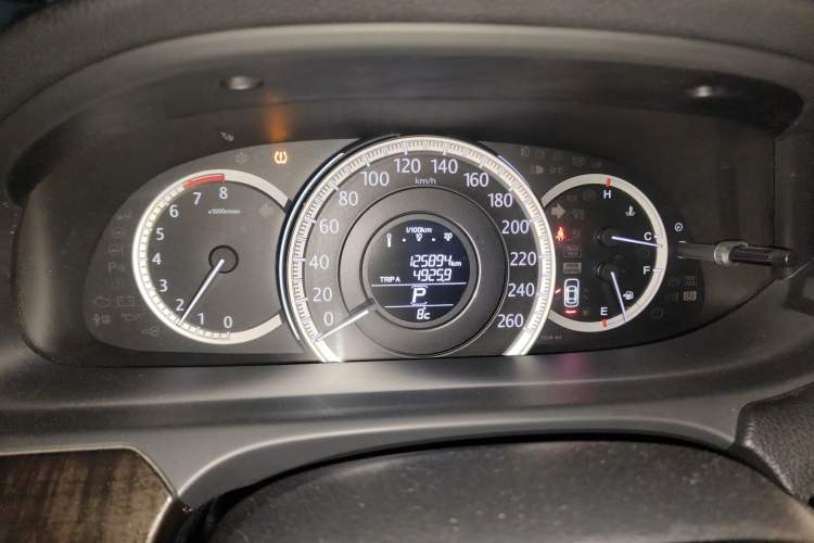 Used Honda Accord 2014 2.4L EX Luxury Edition Odometer Close Up