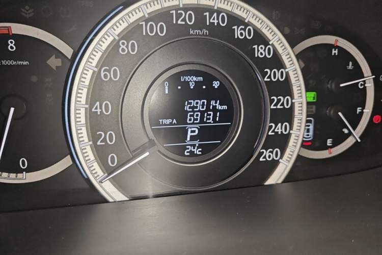 Used Honda Accord 2014 2.0L EX Luxury Edition Odometer Close Up
