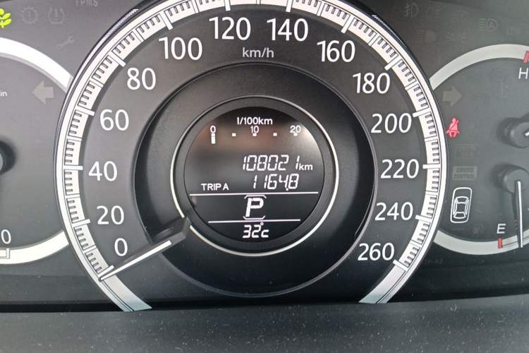 Used Honda Accord 2014 2.0L LX Comfort Edition Odometer Close Up