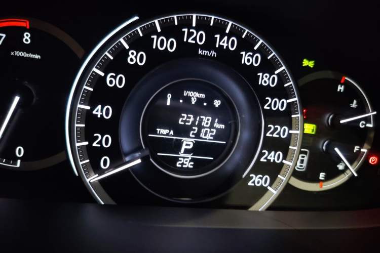 Used Honda Accord 2014 2.4L EX Luxury Edition Odometer Close Up