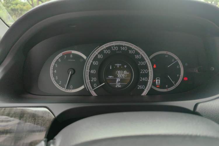 Used Honda Accord 2014 2.4L EX Luxury Edition Odometer Close Up