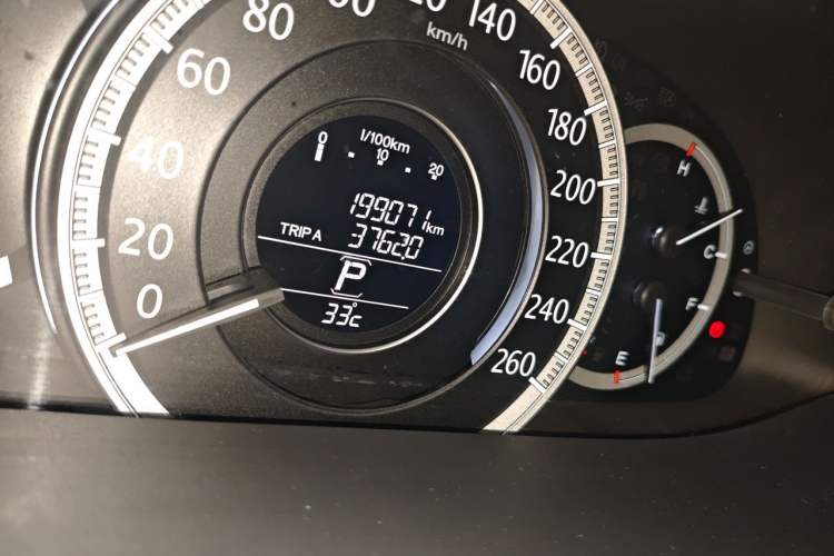 Used Honda Accord 2014 2.0L LX Comfort Edition Odometer Close Up