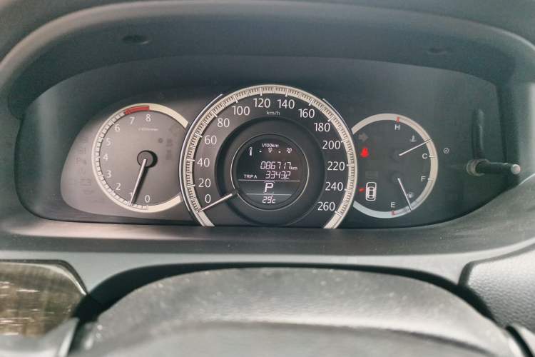 Used Honda Accord 2014 2.4L EX Luxury Edition Odometer Close Up