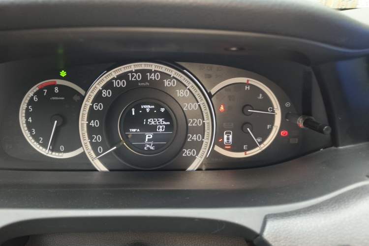 Used Honda Accord 2014 2.0L EX Luxury Edition Odometer Close Up
