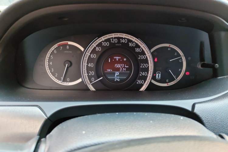 Used Honda Accord 2014 2.0L LX Comfort Edition Odometer Close Up