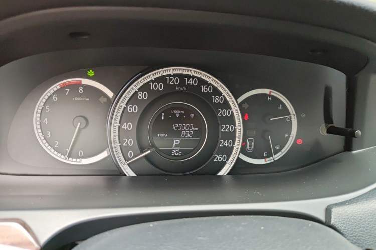 Used Honda Accord 2014 2.0L LX Comfort Edition Odometer Close Up