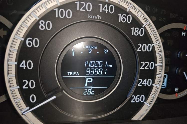 Used Honda Accord 2014 2.4L EX Luxury Edition Odometer Close Up