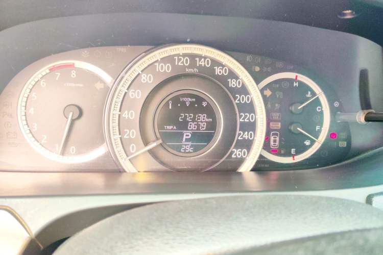 Used Honda Accord 2014 2.0L EX Luxury Edition Odometer Close Up