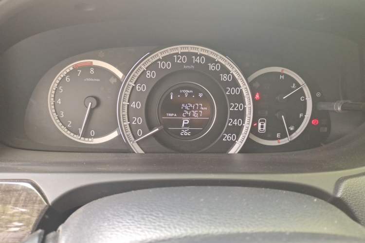 Used Honda Accord 2014 2.4L EX Luxury Edition Odometer Close Up