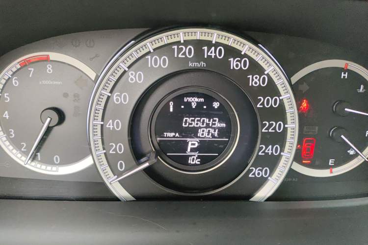 Used Honda Accord 2014 2.0L LX Comfort Edition Odometer Close Up