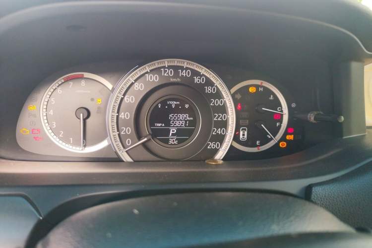 Used Honda Accord 2014 2.0L LX Comfort Edition Odometer Close Up