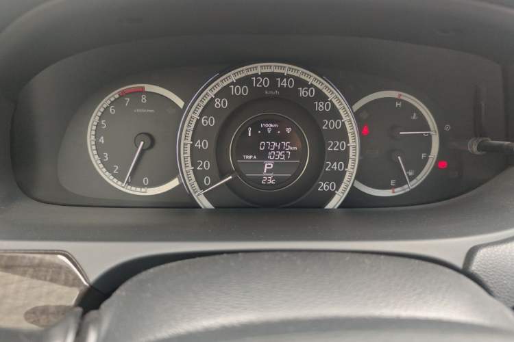 Used Honda Accord 2014 2.4L EX Luxury Edition Odometer Close Up