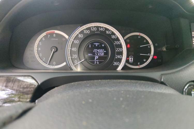Used Honda Accord 2014 2.4L LX Comfort Edition Odometer Close Up