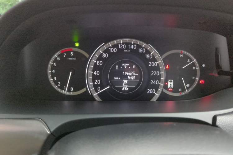 Used Honda Accord 2014 2.0L LX Comfort Edition Odometer Close Up