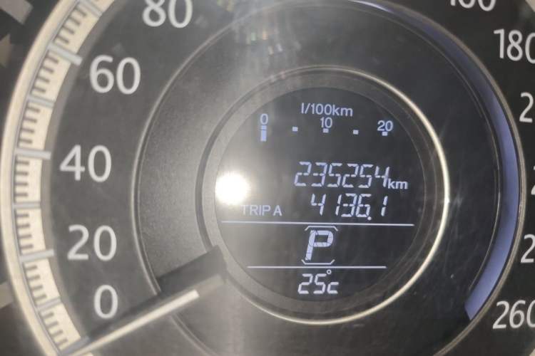 Used Honda Accord 2014 2.0L LX Comfort Edition Odometer Close Up