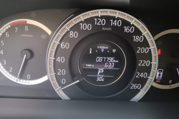 Used Honda Accord 2014 2.0L EX Luxury Edition Odometer Close Up