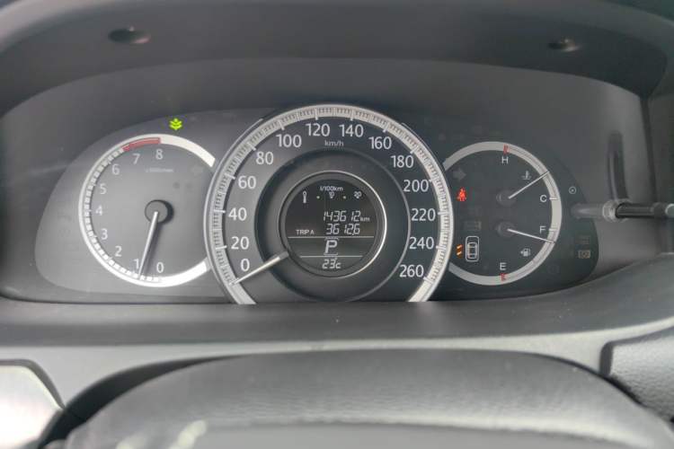 Used Honda Accord 2014 2.0L LX Comfort Edition Odometer Close Up