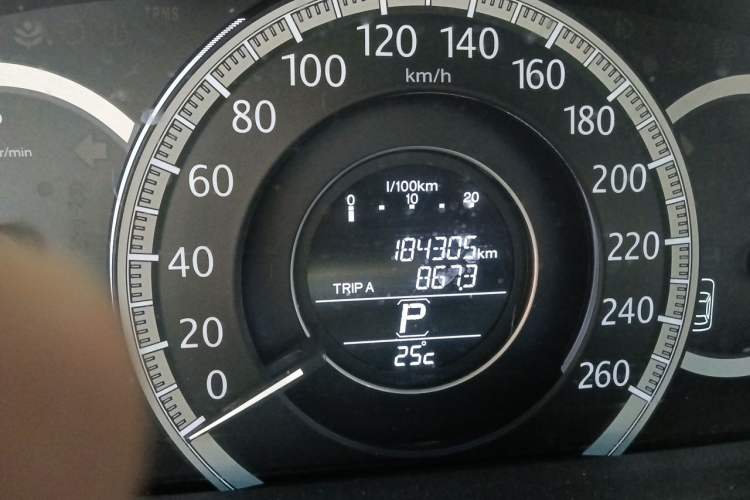Used Honda Accord 2014 2.0L LX Comfort Edition Odometer Close Up