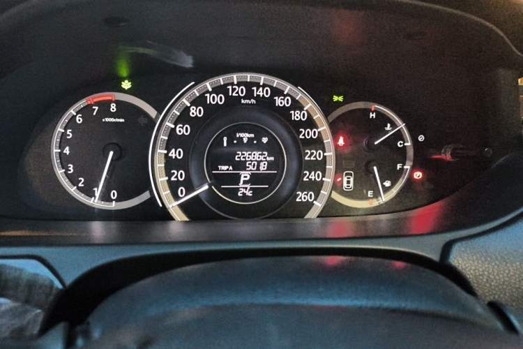 Used Honda Accord 2014 2.4L EX Luxury Edition Odometer Close Up