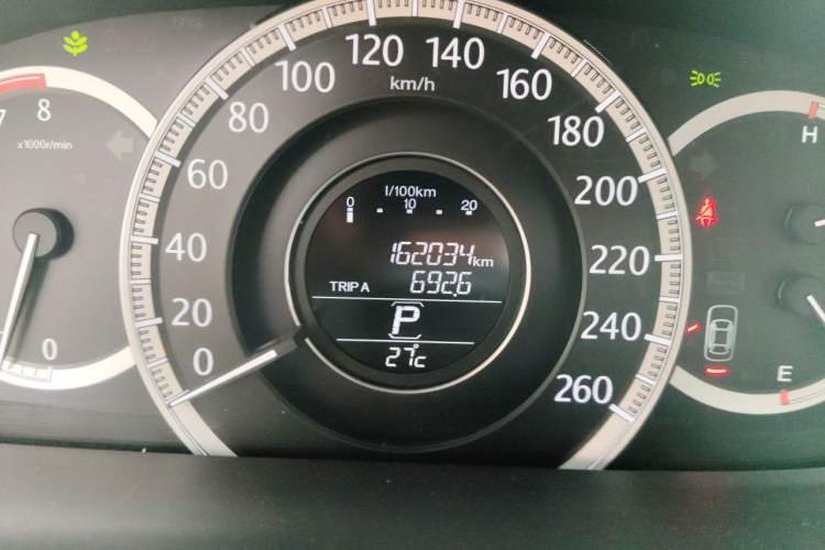 Used Honda Accord 2014 2.0L EX Luxury Edition Odometer Close Up