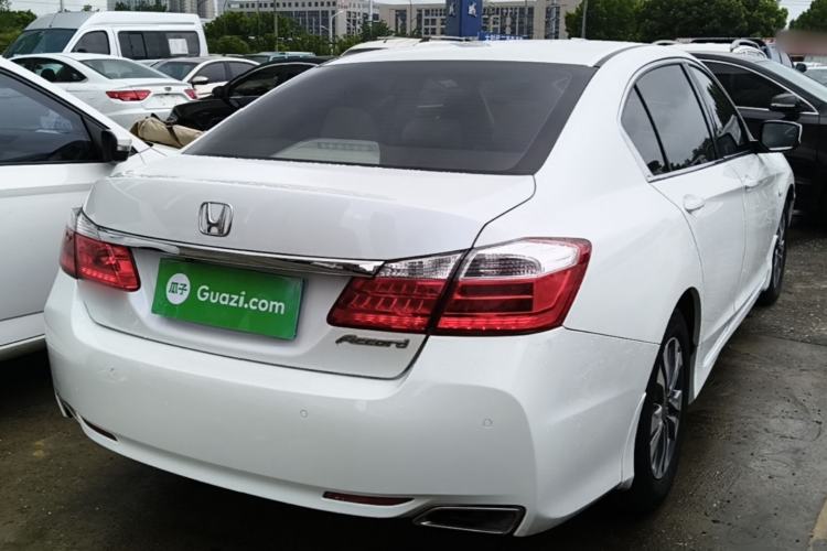 Used Honda Accord 2014 2.0L LX Comfort Edition Rear Right 45 Deg