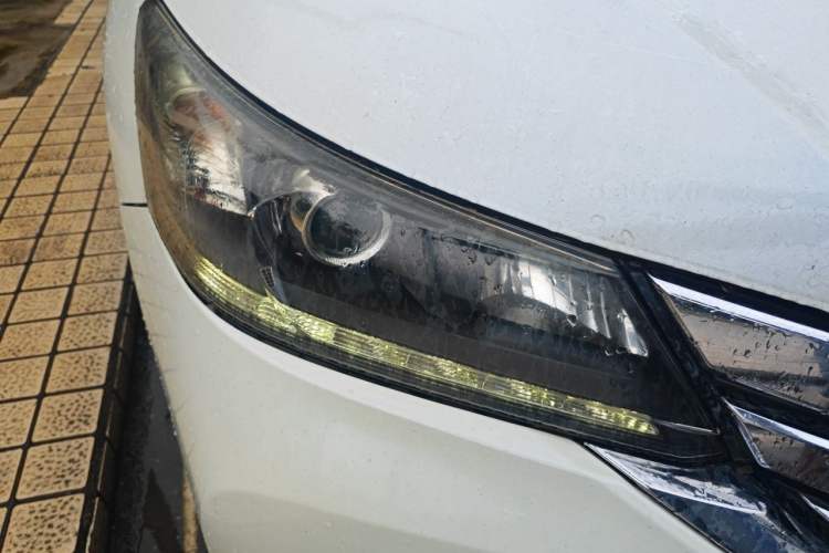 Used Honda Accord 2014 2.4L LX Comfort Edition Right Front Headlight