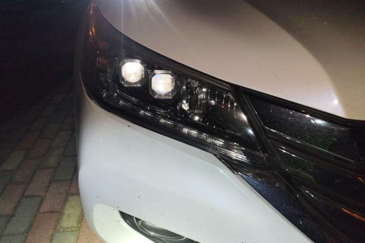Used Honda Accord 2014 2.4L EX Luxury Edition Right Front Headlight