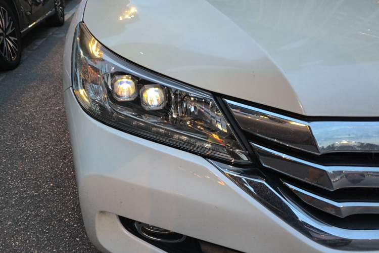 Used Honda Accord 2014 2.4L EX Luxury Edition Right Front Headlight