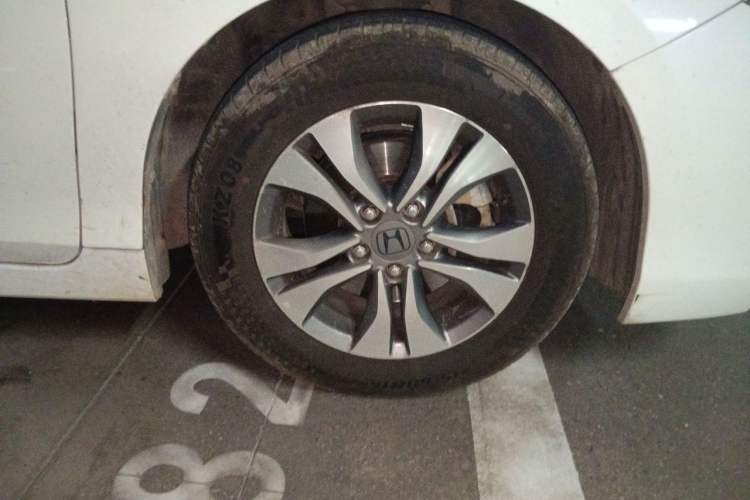 Used Honda Accord 2014 2.0L EX Luxury Edition Right Front Wheel Hub
