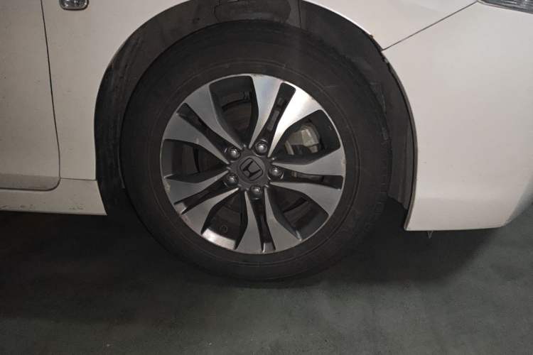 Used Honda Accord 2014 2.0L EX Luxury Edition Right Front Wheel Hub