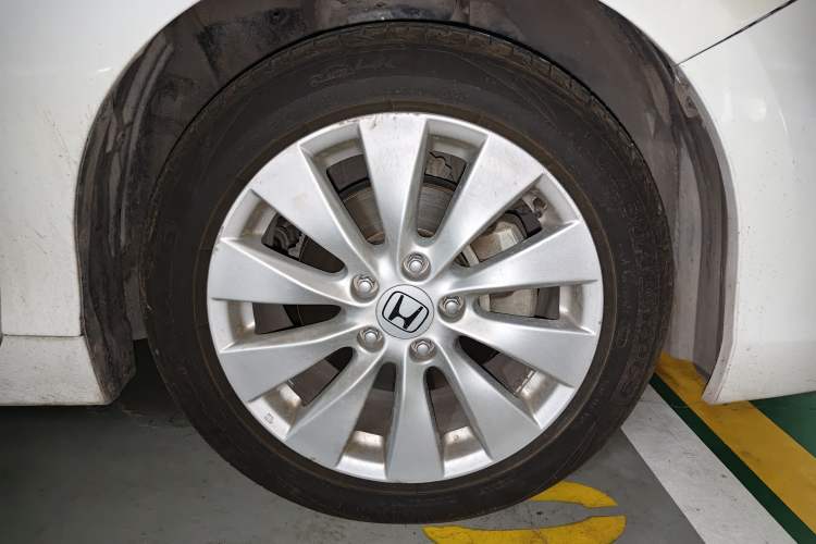 Used Honda Accord 2014 2.4L EXN Luxury Navigation Edition Right Front Wheel Hub