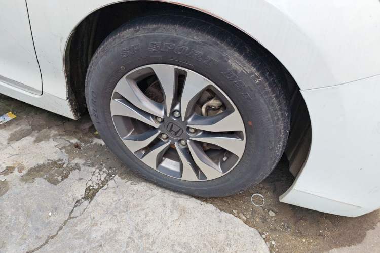 Used Honda Accord 2014 2.0L LX Comfort Edition Right Front Wheel Hub