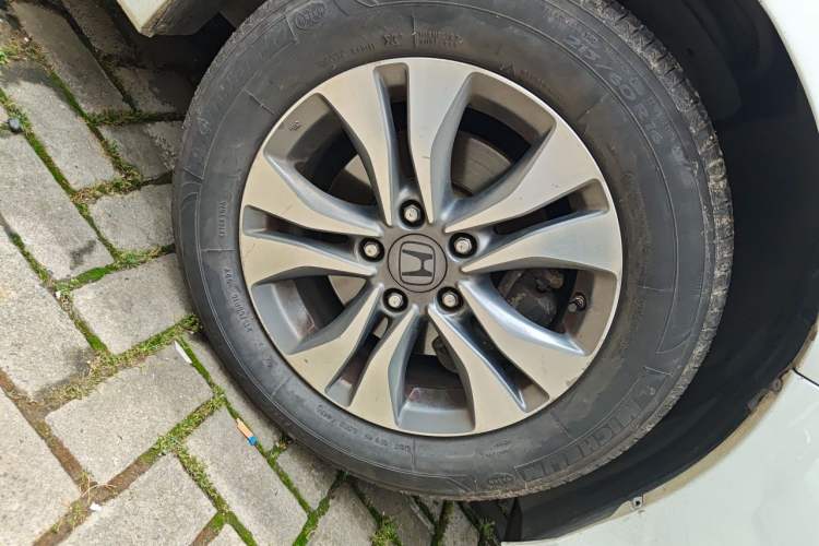 Used Honda Accord 2014 2.0L LX Comfort Edition Right Front Wheel Hub