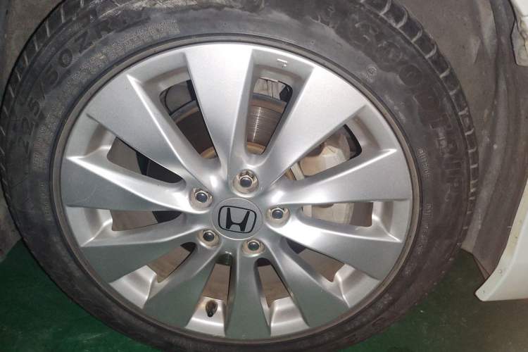 Used Honda Accord 2014 2.4L EXN Luxury Navigation Edition Right Front Wheel Hub