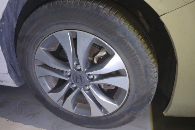 Used Honda Accord 2014 2.0L LX Comfort Edition Right Front Wheel Hub