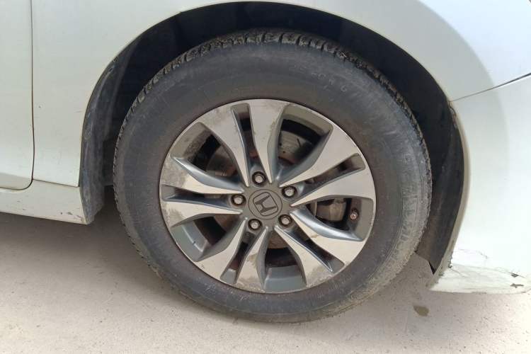 Used Honda Accord 2014 2.0L LX Comfort Edition Right Front Wheel Hub