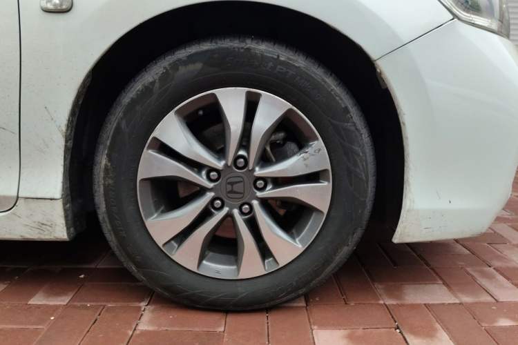 Used Honda Accord 2014 2.0L EX Luxury Edition Right Front Wheel Hub