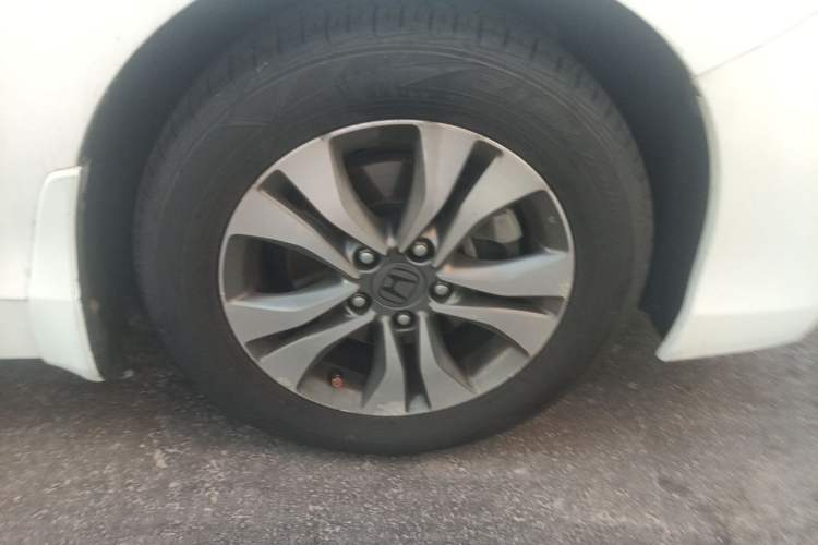 Used Honda Accord 2014 2.0L EXN Luxury Navigation Edition Right Front Wheel Hub