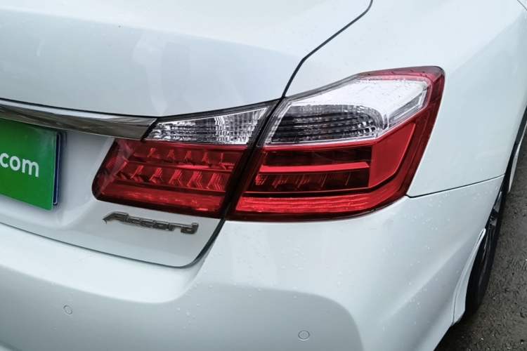 Used Honda Accord 2014 2.0L LX Comfort Edition Right Rear Taillight