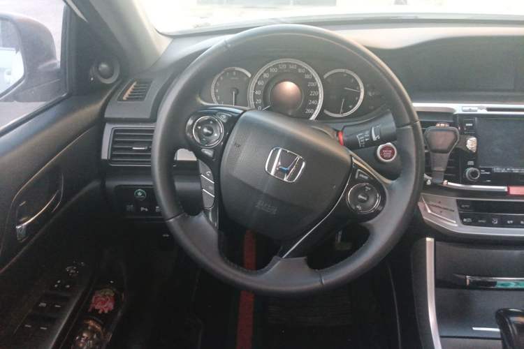 Used Honda Accord 2014 2.0L EXN Luxury Navigation Edition Steering Wheel