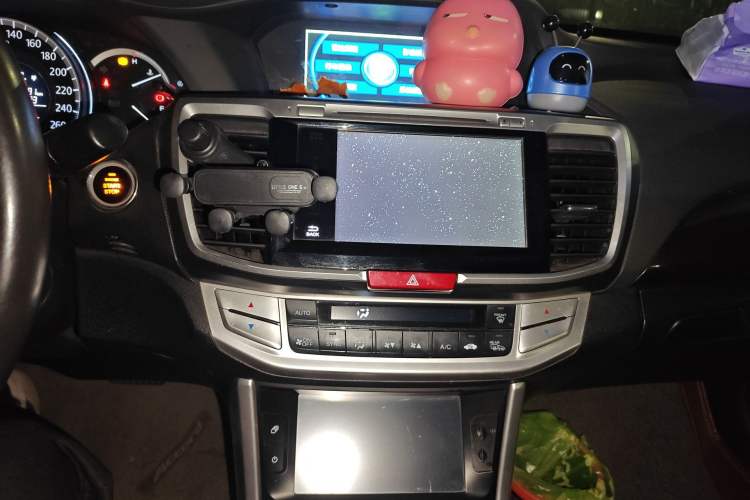 Used Honda Accord 2014 2.4L LX Comfort Edition Audio And AC Panel