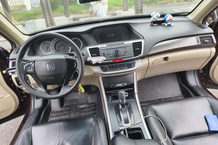 Used Honda Accord 2014 2.0L LX Comfort Edition Center Console