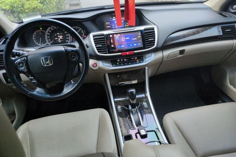 Used Honda Accord 2014 2.4L EX Luxury Edition Center Console
