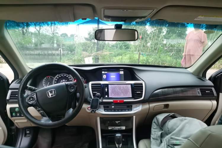 Used Honda Accord 2014 2.4L EXN Luxury Navigation Edition Center Console