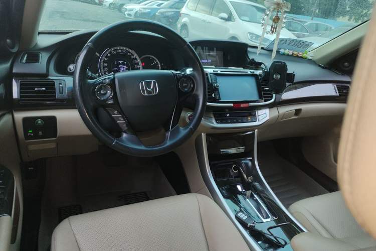 Used Honda Accord 2014 2.4L EX Luxury Edition Center Console